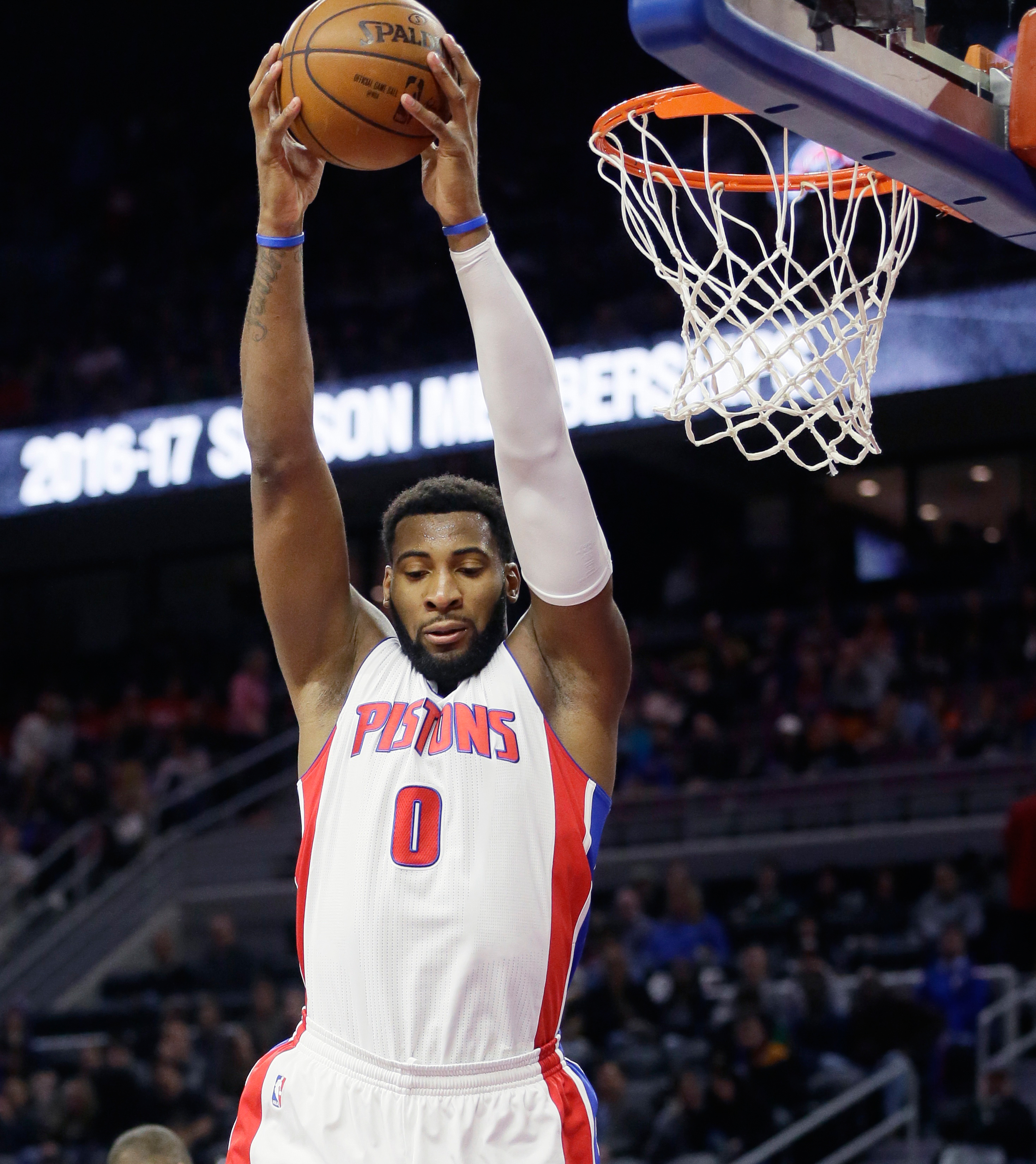 Pistons Drummond Home 032516